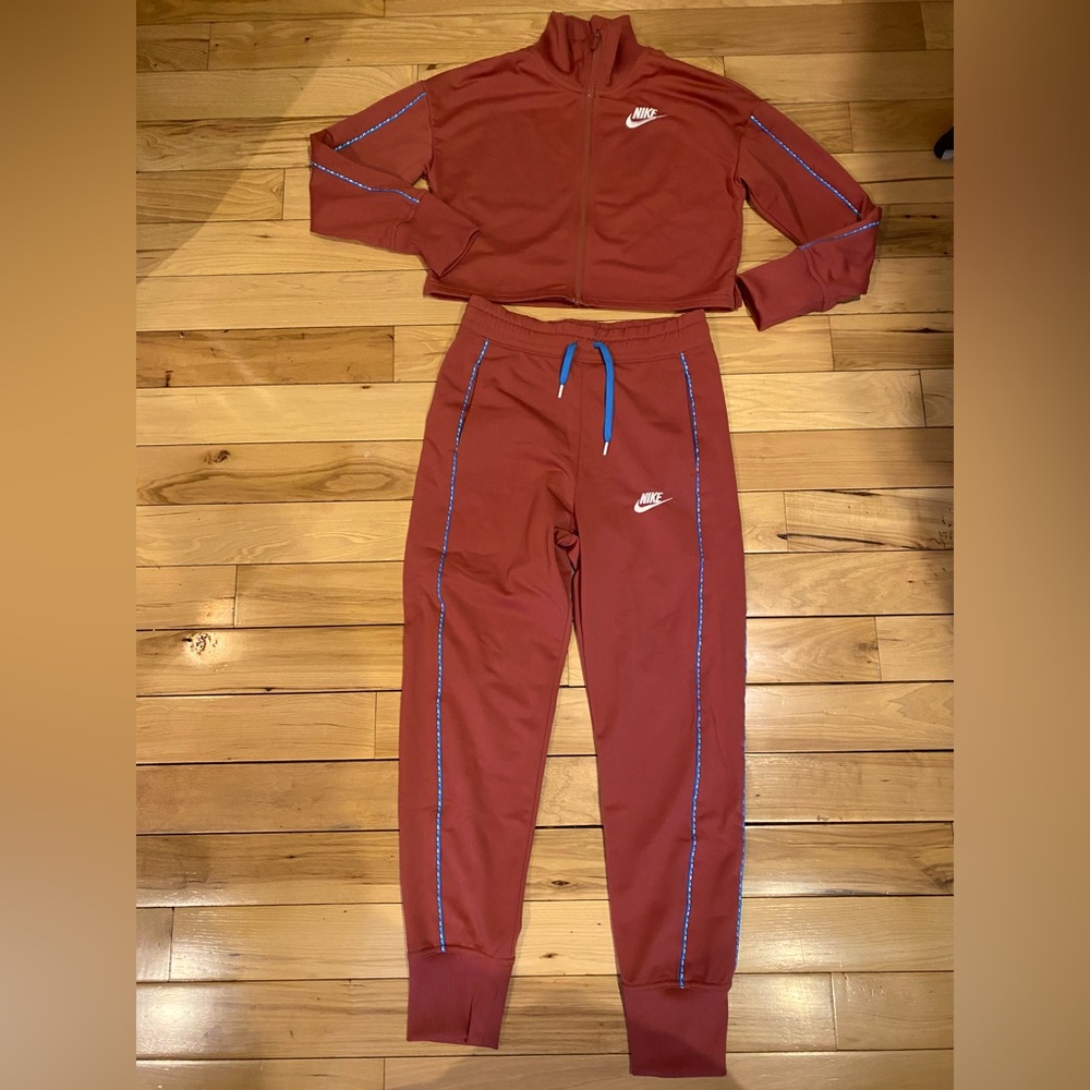 Girls size large warm up set size Large